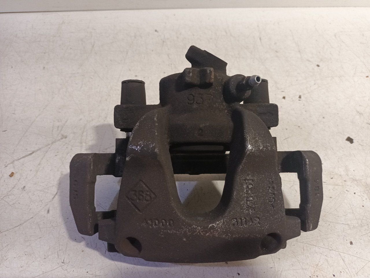 Remklauw links voor Renault Clio, Onderdelen@venauto.nl, Van der Ven Autorecycling B.V., Gebruikt, Ettenseweg 76, 4706 PB Roosendaal, The Netherlands