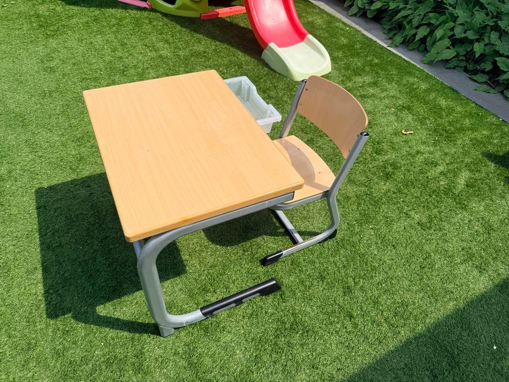 Stevig houten kinderbureau met stoel, Ophalen, Gebruikt