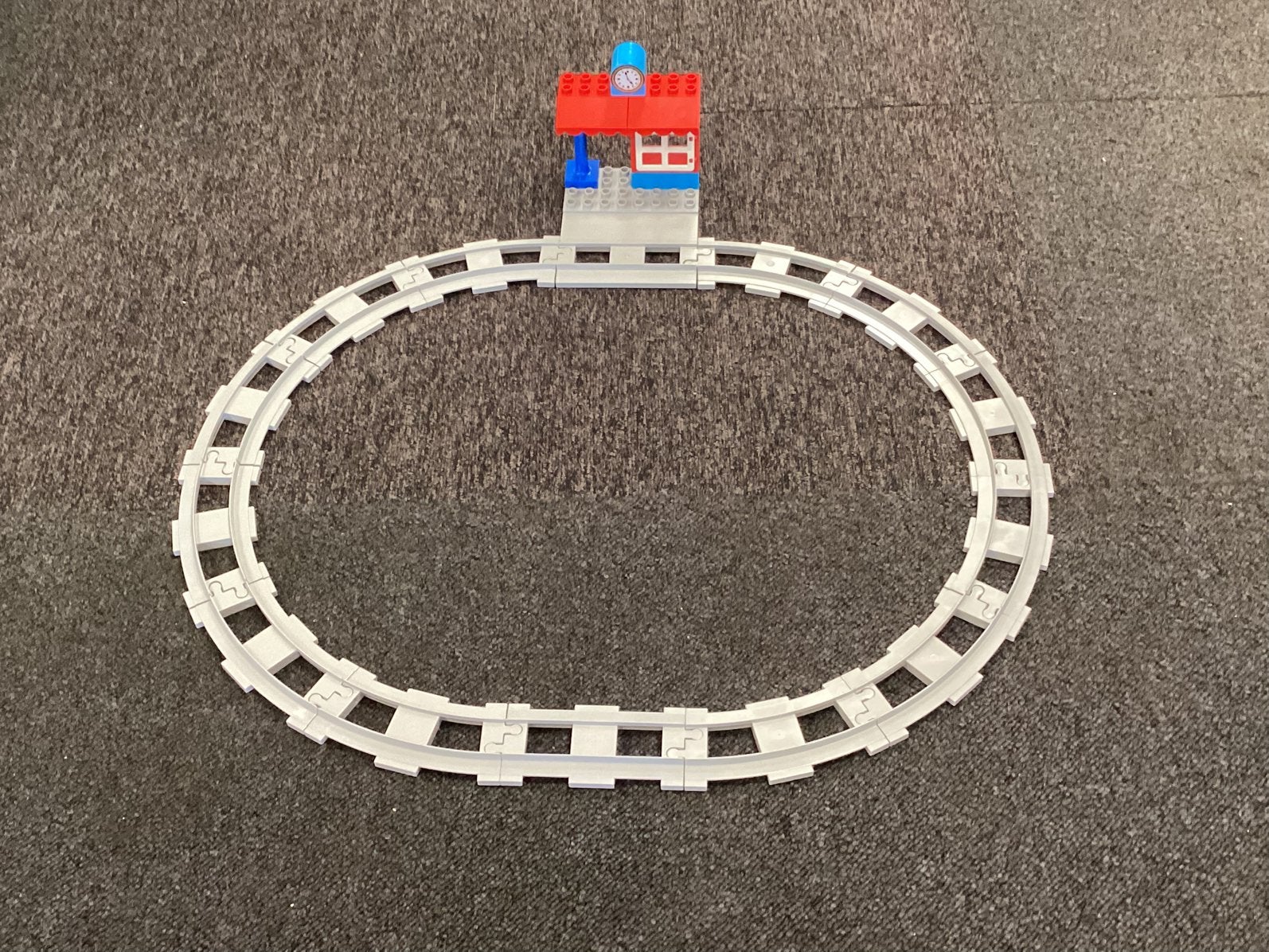 Duplo trein rails / spoor lichtgrijs, Aastvej 1, 7190 Billund, Denemarken, Product.compliance@LEGO.com, Ophalen of Verzenden, Duplo