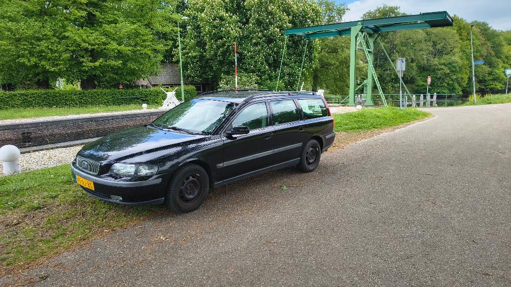 Volvo V70 (2003) zwart, 367.348 km, incl. trekhaak, Voorwielaandrijving, 1800 kg, Zwart, Leder en Stof