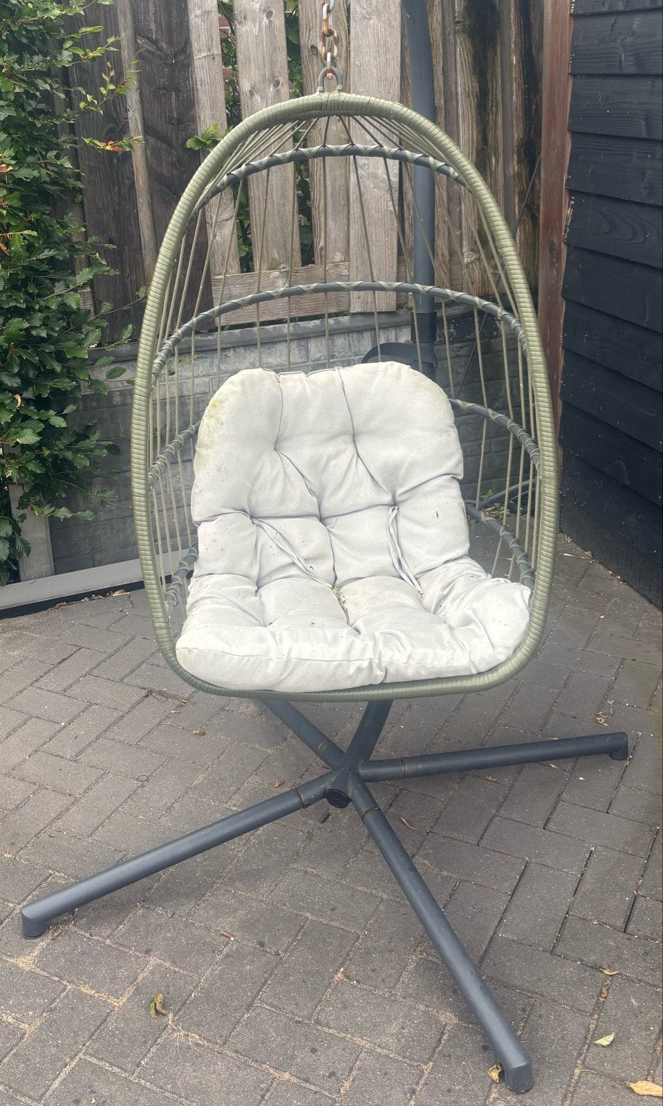 Hangstoel met standaard en kussen, Ophalen, Gebruikt, Metaal