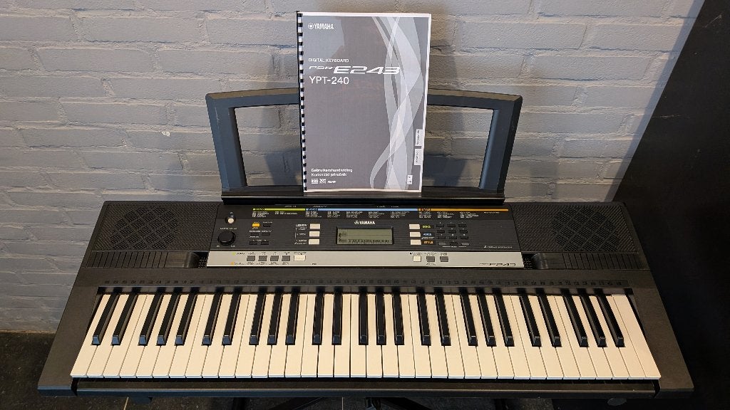 Keyboard Yamaha PSR-E243 piano Midi keyboard, Muziek en Instrumenten, Ophalen, 61 toetsen, Zo goed als nieuw, Midi-aansluiting