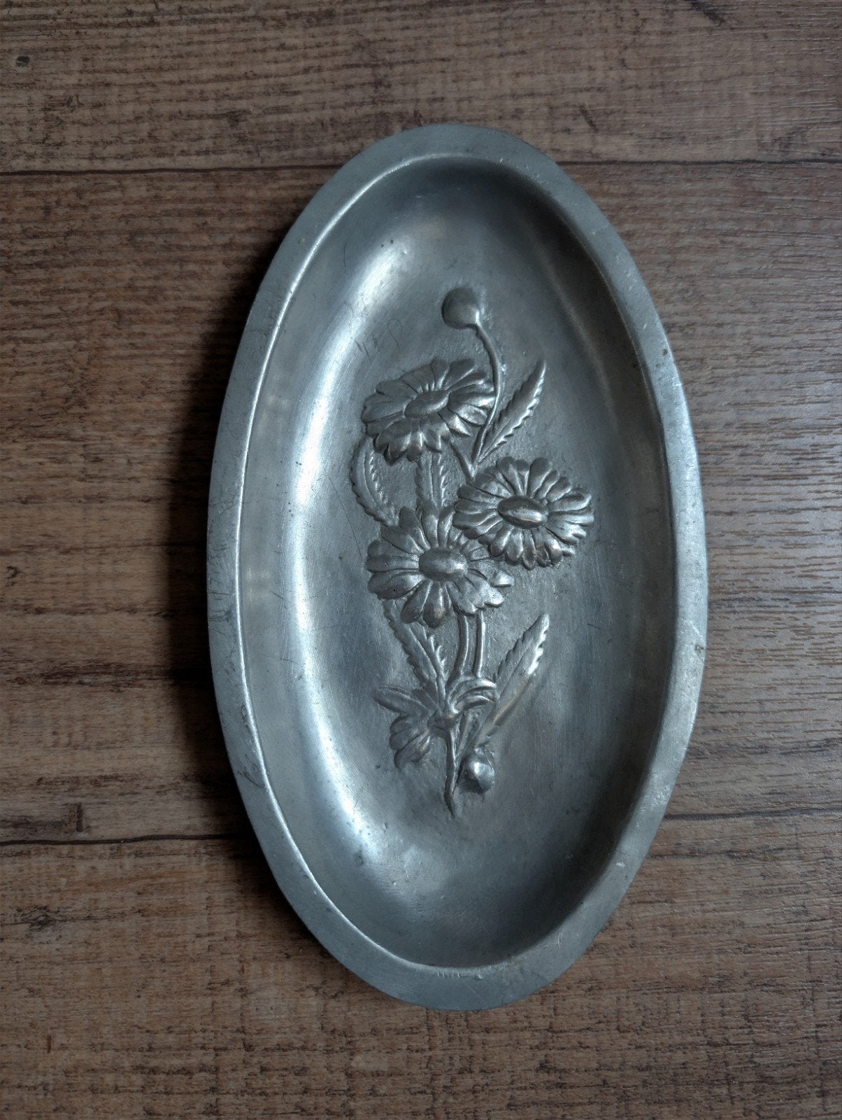 Vintage Tinnen Schoteltje / Ovaal Bordje met Reliëf 92% Tin, Antiek en Kunst, Antiek | Tin, Ophalen of Verzenden