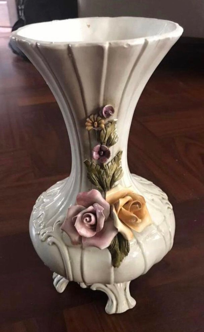 Mooie klassieke vaas met bloemen, Ophalen of Verzenden
