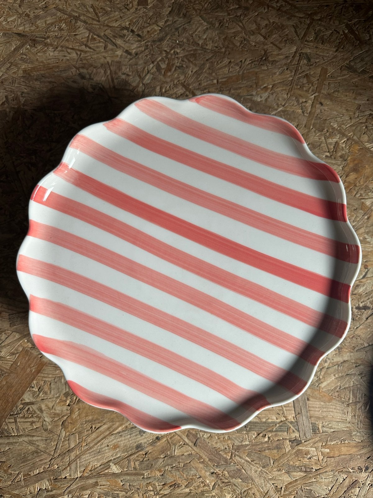 Taartschaal op voet roze - h1,5xd28cm, Op voet, Porselein of Keramiek, Schaal, Rond