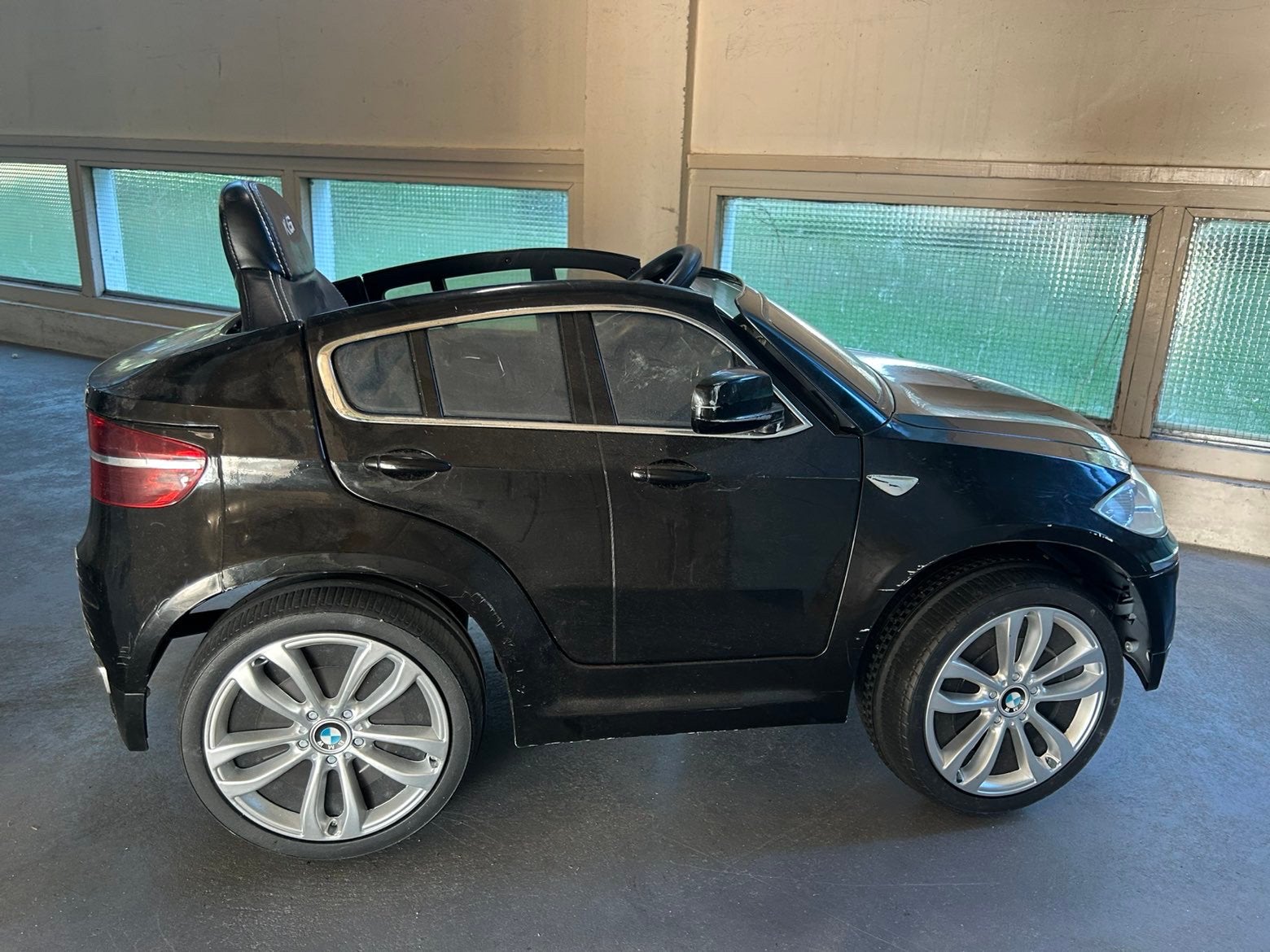 Elektrische kinderauto BMW X6, Ophalen, Zo goed als nieuw