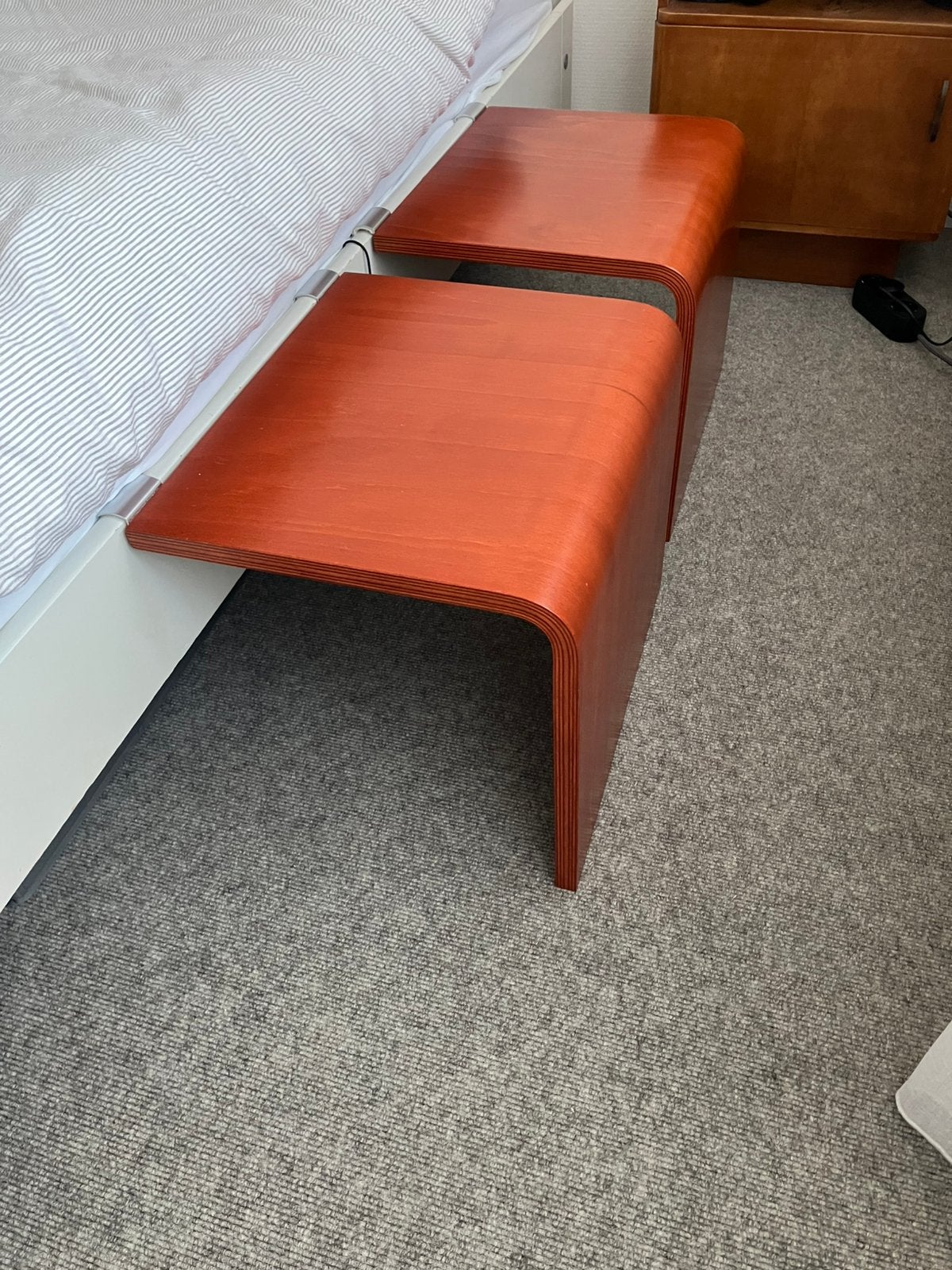 Auping auronde bedtafeltjes / nachtkastjes, Ophalen, Minder dan 55 cm, Hout, 65 cm of meer