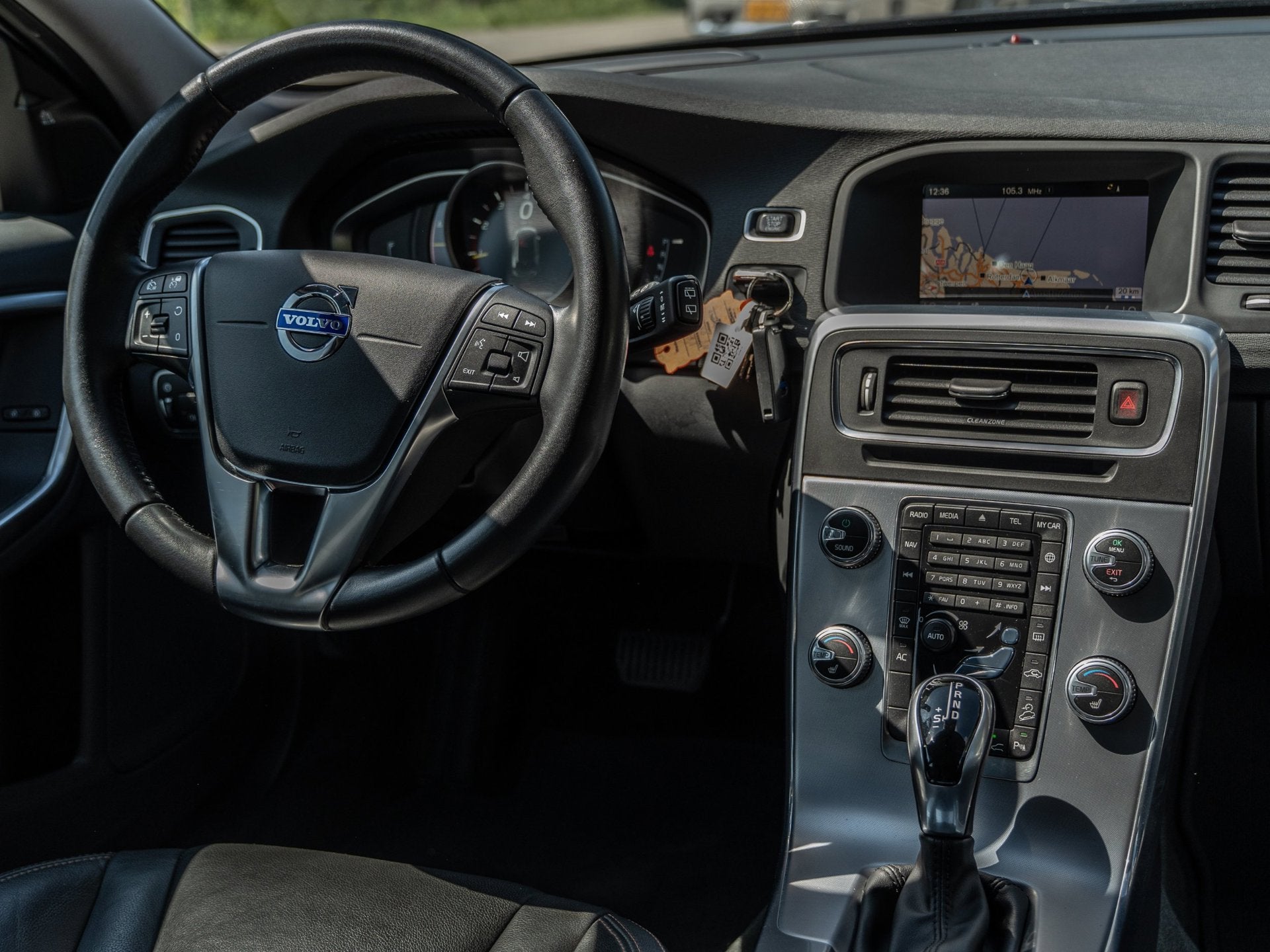 Volvo V60 Cross Country 2.0 T5 AWD Nordic+ - AUTOMAAT - LEDE, Automaat, Automatische klimaatregeling, 4 cilinders, 1969 cc
