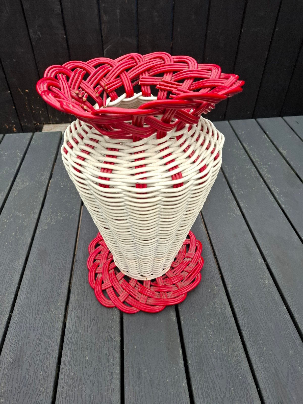 Vintage Rood-Witte Rotan Vaas - Handgemaakt Design, Ophalen of Verzenden