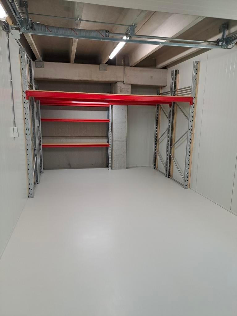Ruime garagebox bedrijfsruimte 27 m2, Ophalen