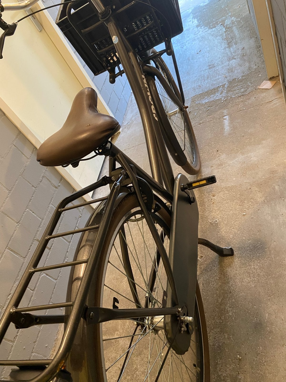 Crown fiets, 2 jaar oud, met voordrager exclusive kraf, Fietsen en Brommers, Fietsen | Dames | Damesfietsen, Terugtraprem, 53 tot 56 cm