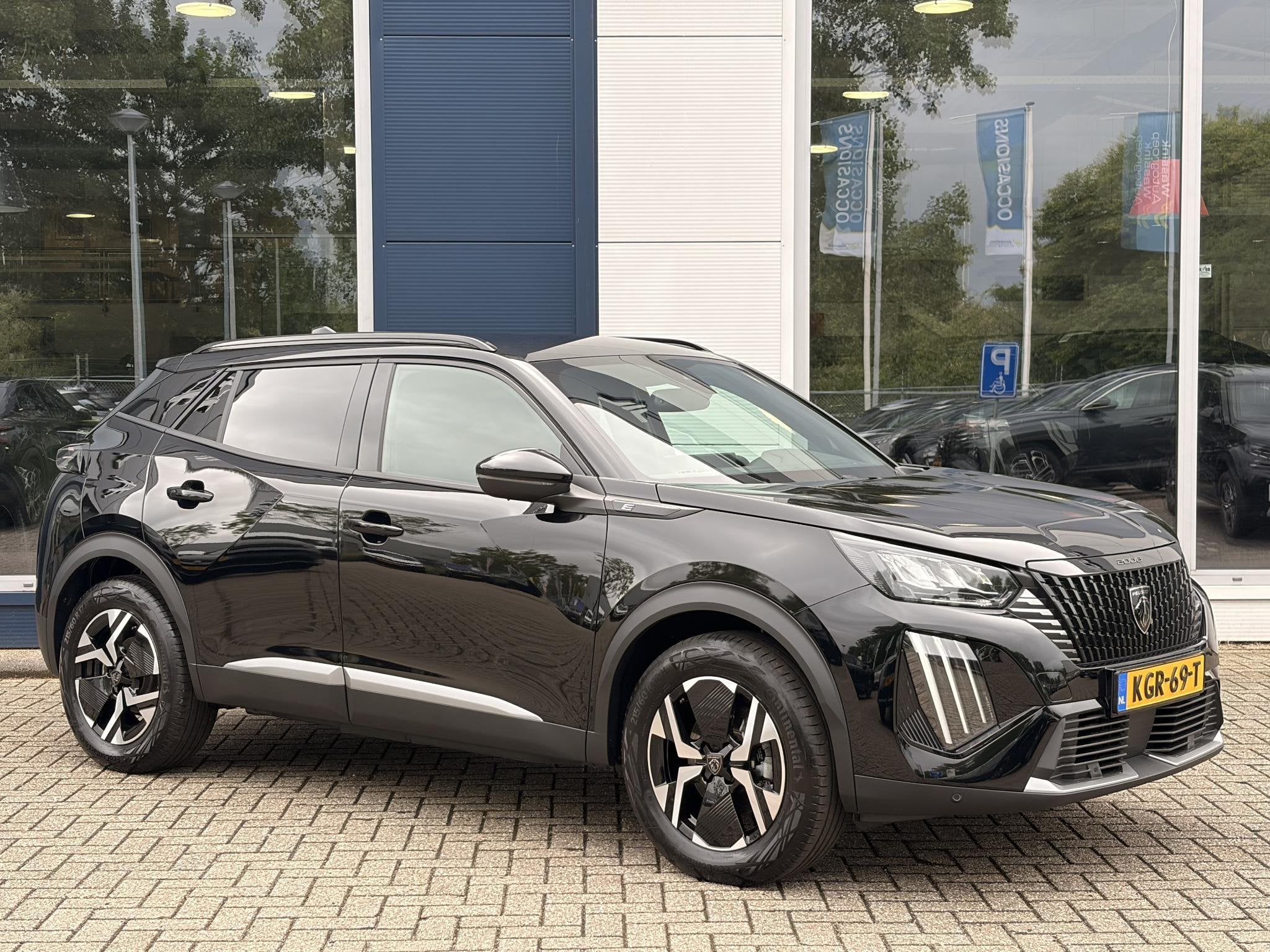 Peugeot e-2008 EV Allure 50 kWh SOH 100% | Parkeersensoren |, Gebruikt, Zwart, 1523 kg, 315 min