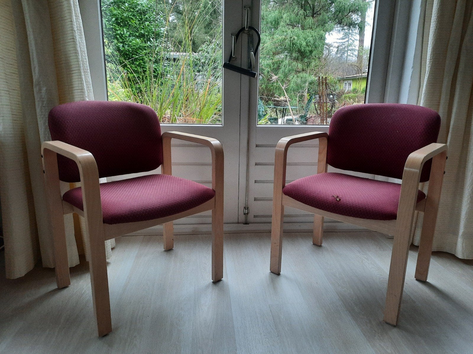 Twee comfortabele beukenhouten stoelen, opnieuw te bekleden, Ophalen, Gebruikt, Hout, Twee
