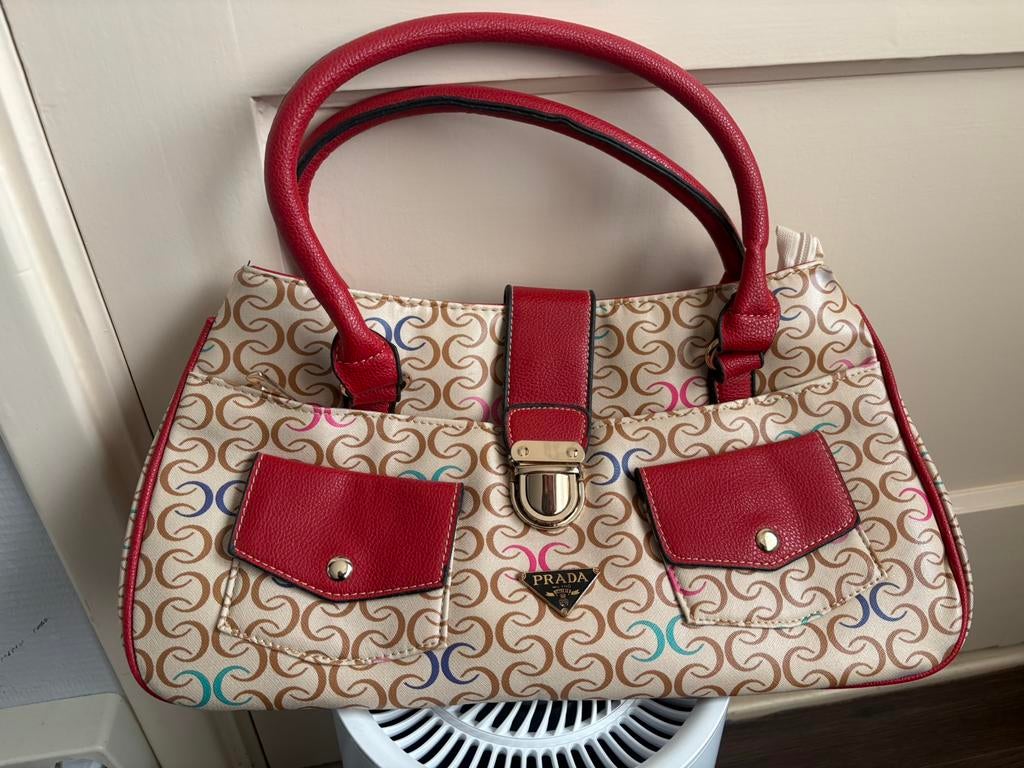 2 schouder/handtassen van Guess, Ophalen of Verzenden, Zo goed als nieuw, Overige kleuren, Handtas