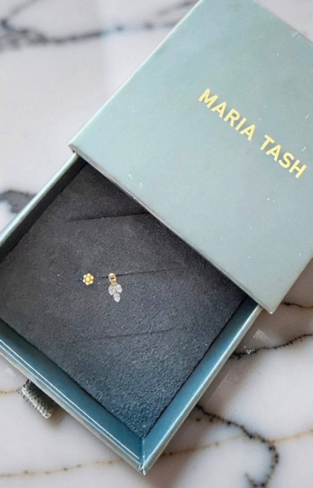 Maria Tash Floating Diamond Plume Threaded Charm Earring, Sieraden, Tassen en Uiterlijk, Ophalen of Verzenden, Zo goed als nieuw