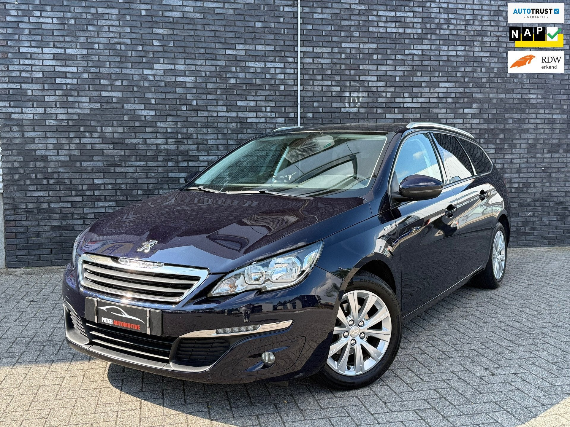 Peugeot 308 SW 1.2 PureTech Panorama|Cruise|DAB|Climate|Navi, Voorwielaandrijving, Stof, Gebruikt, 1199 cc