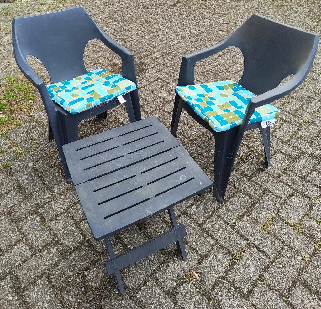 Balkon-/tuinsetje - GRATIS, Kunststof, Gebruikt, Bijzettafel, Tuinset