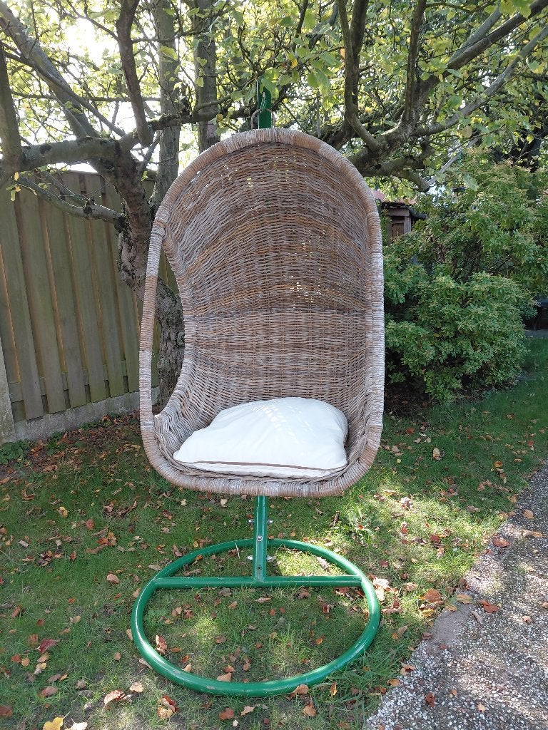 Rotan hangstoel met wasbaar kussen