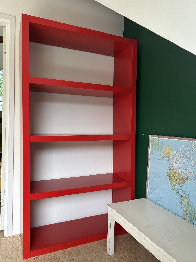Rode boekenkast, Huis en Inrichting, Kasten | Kledingkasten, Ophalen, Met plank(en), Gebruikt, 50 tot 100 cm