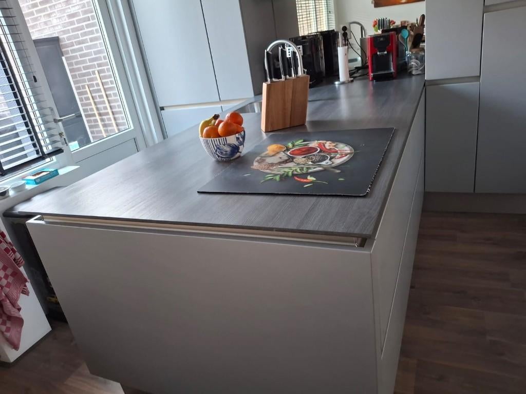 Moderne mat grijze eilandkeuken – compleet GEDEMONTEERD, Overige typen, Ophalen of Verzenden, Zo goed als nieuw, Kunststof