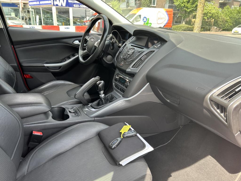 Ford FOCUS Wagon 1.6 EcoBoost First Edition Navigatie Airco/, Gebruikt, Zwart, 4 cilinders, 150 pk