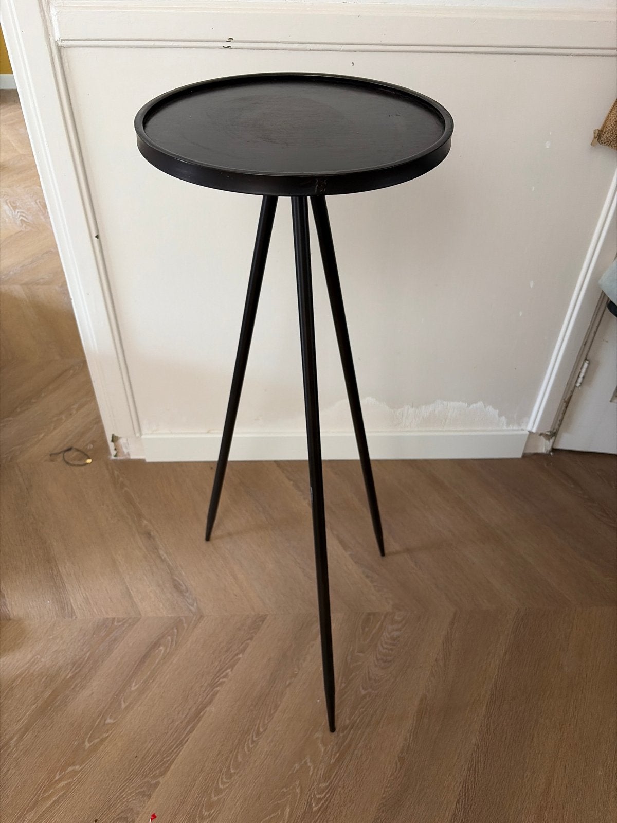 Zwarte metalen bijzettafel, 1 meter hoog, Ophalen, Minder dan 55 cm, Gebruikt, Metaal of Aluminium