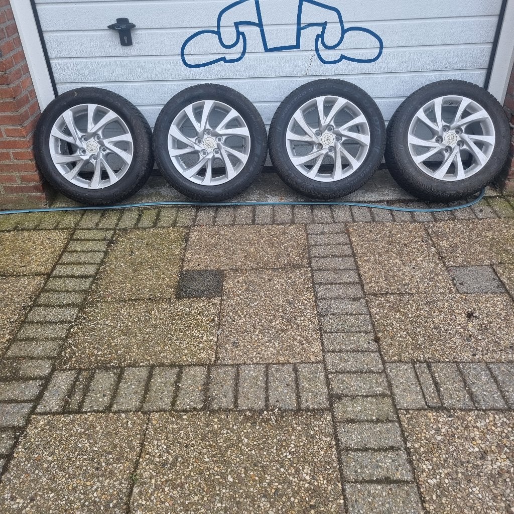 Nieuwe velgen met banden  Toyota Auris, Ophalen, Nieuw, Toyota