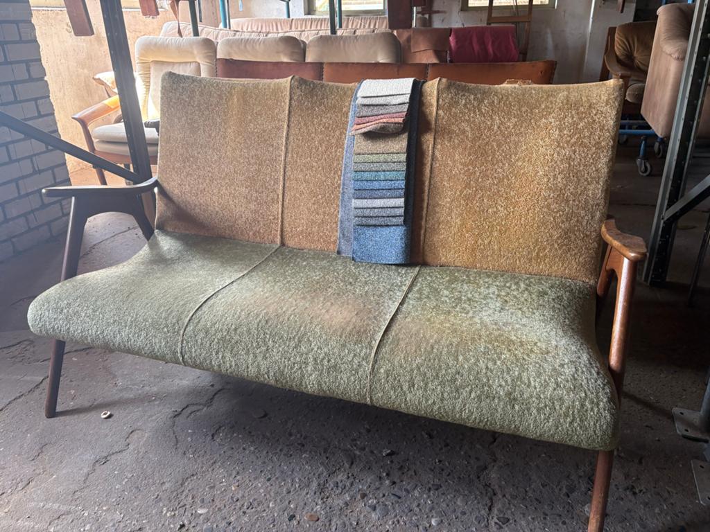 Mid century bankje for sale, weer als NIEUW, Ophalen of Verzenden