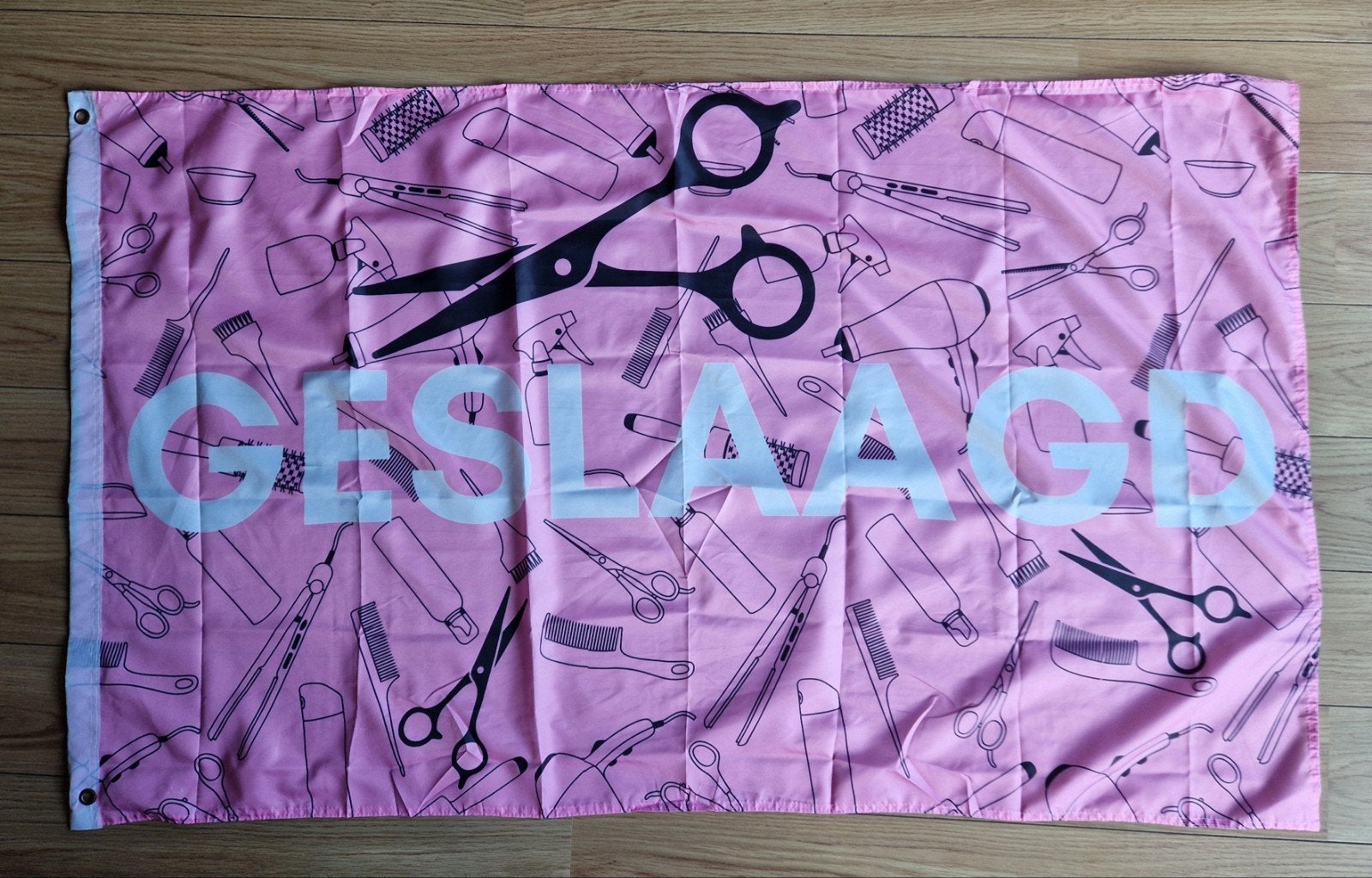 Geslaagd vlag Kapper, Ophalen, Zo goed als nieuw
