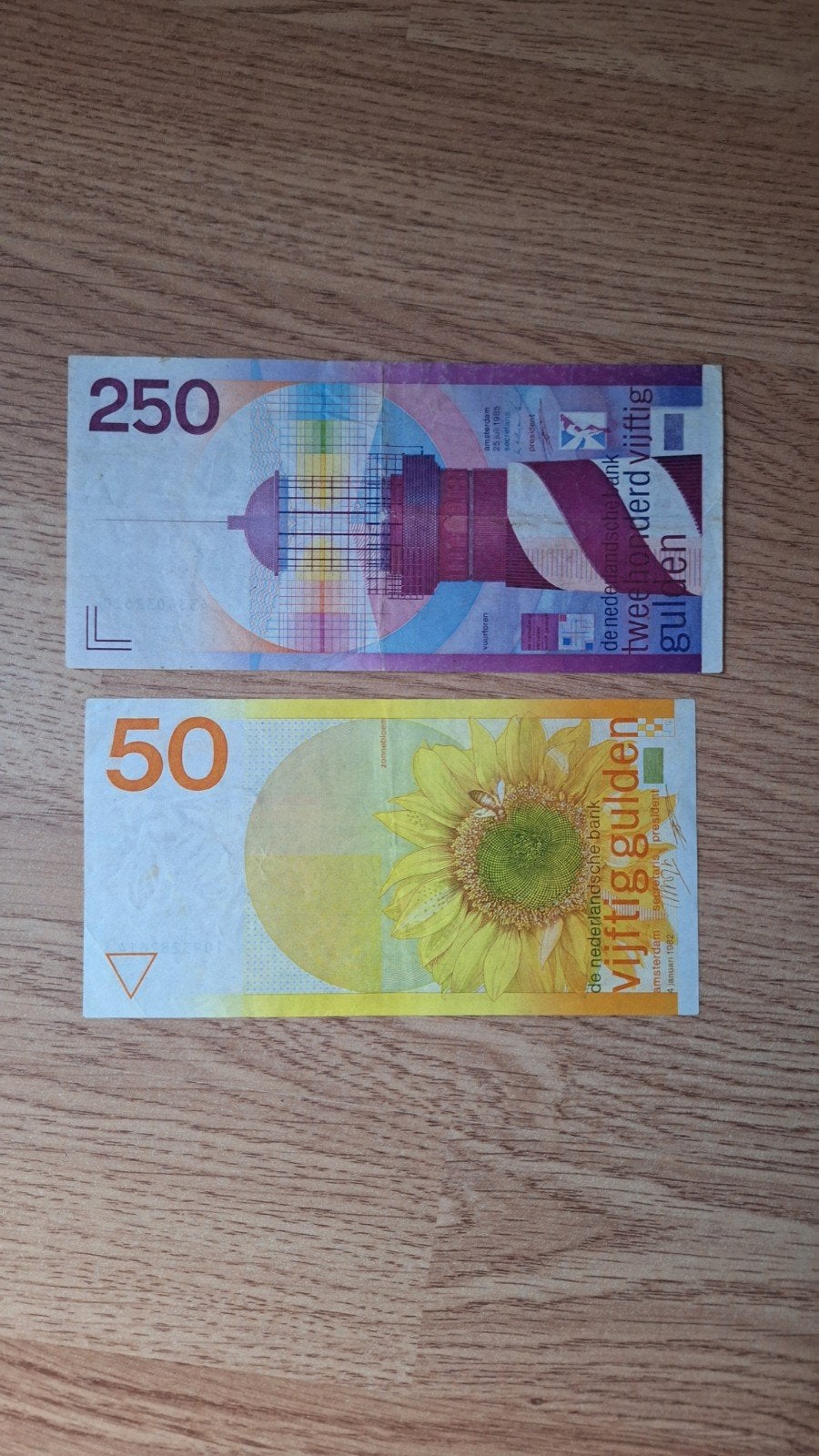 250  en 50 gulden biljetten vuurtoren en zonnebloem, Postzegels en Munten, Ophalen, 250 gulden, Setje
