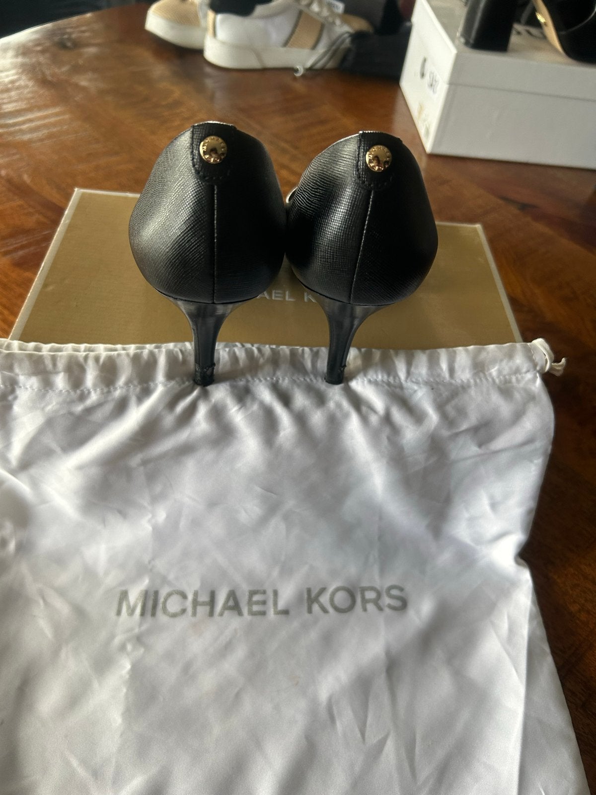 Elegante zwarte Michael Kors pumps, Kleding | Dames, Schoenen, Ophalen, Zo goed als nieuw, Zwart, Pumps