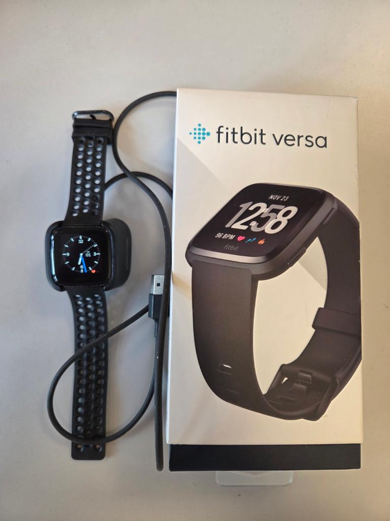 Fitbit Versa horloge, Ophalen of Verzenden, Zo goed als nieuw, Zwart, Android