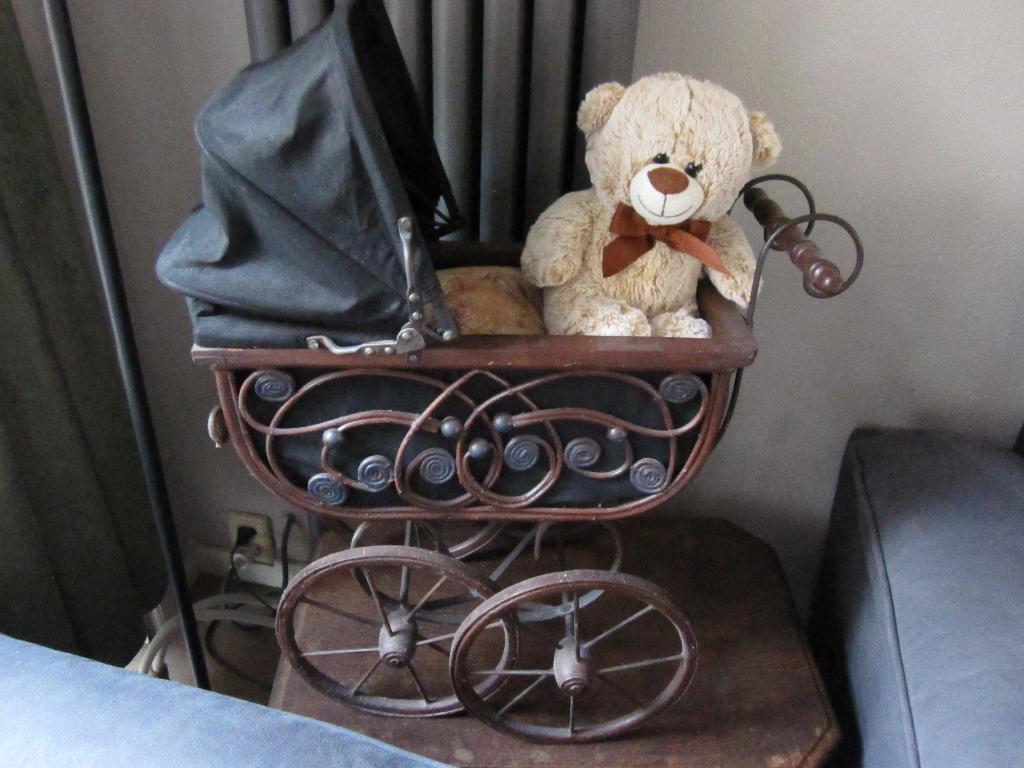 Antieke poppenwagen, Antiek en Kunst, Ophalen