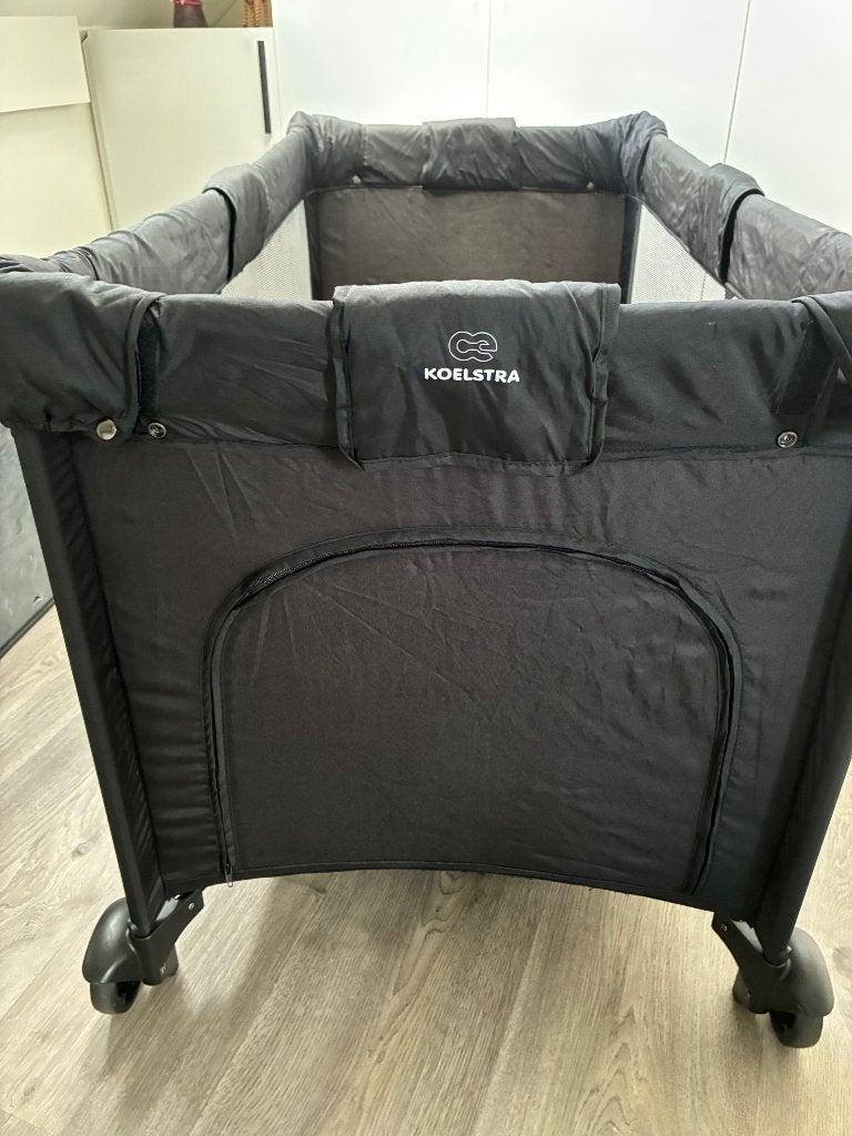 Koelstra campingbed incl. matras, Ophalen, Zo goed als nieuw, Reisbedje