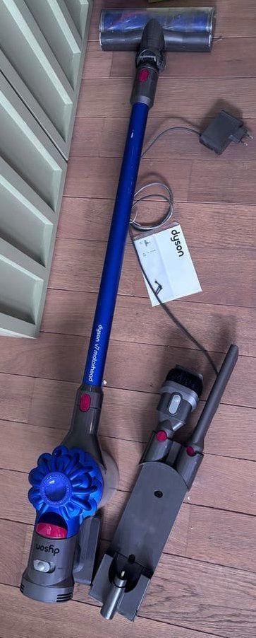 Dyson V7 Motorhead Steelstofzuiger - Accu hapert soms, Witgoed en Apparatuur, Ophalen, Draadloos, Dyson, Niet werkend