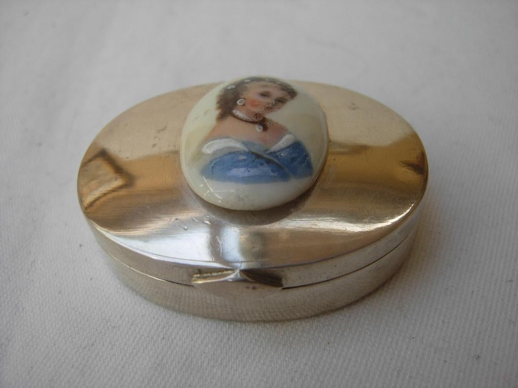 ZILVER DOOSJE MET CAMEE, Verzenden