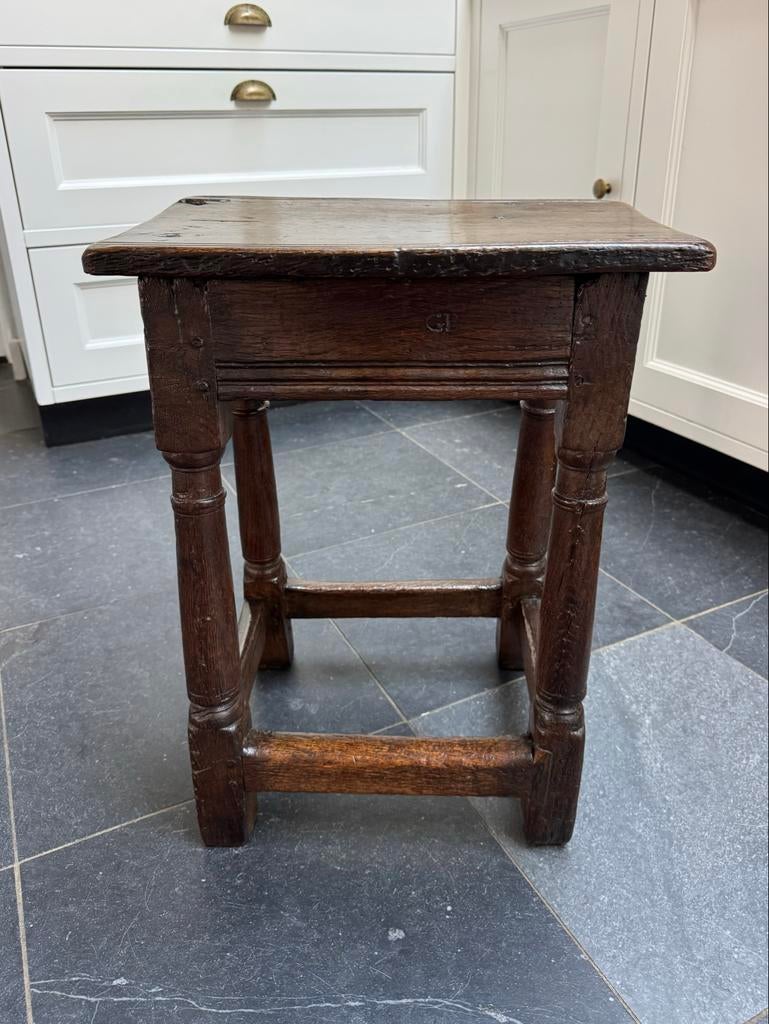 Antieke originele Engelse joint stool circa 1680, Antiek en Kunst, Antiek | Meubels | Stoelen en Banken, Ophalen