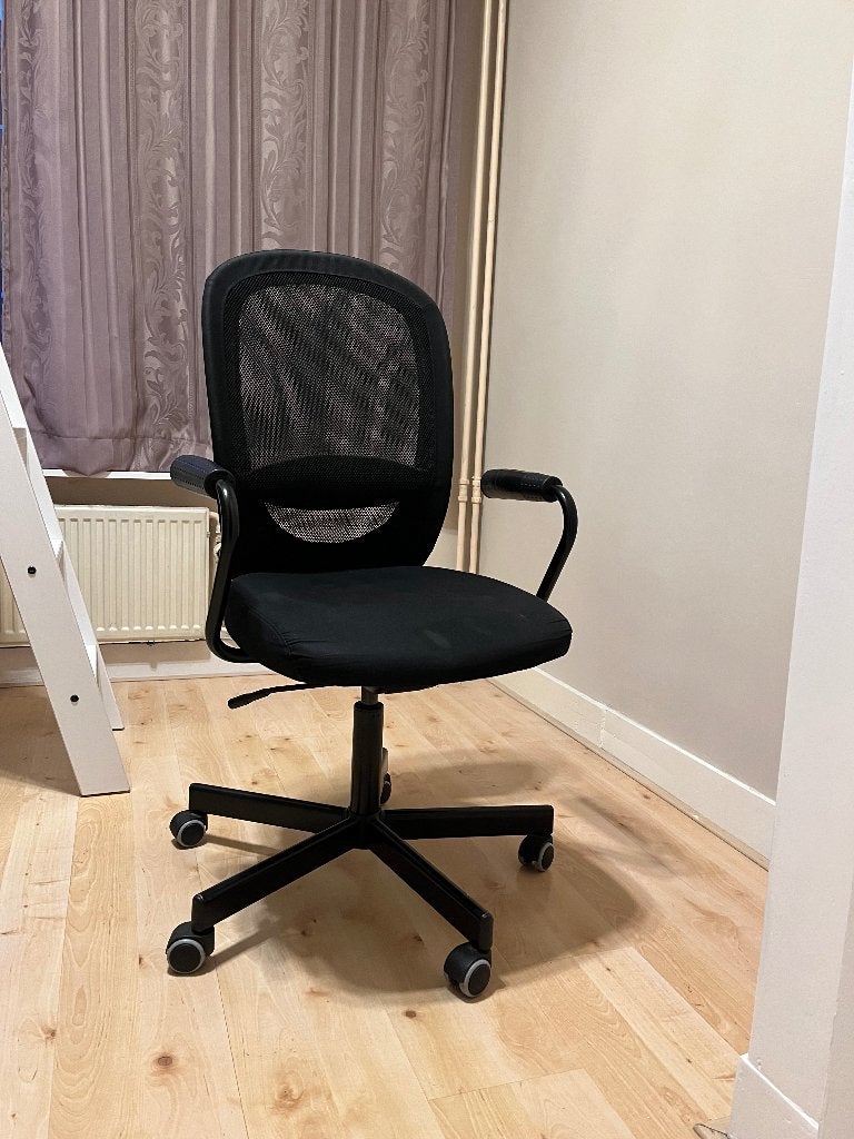IKEA Bureaustoel Flintan met armleuning in zwart., Ophalen, Zwart, Zo goed als nieuw, Bureaustoel