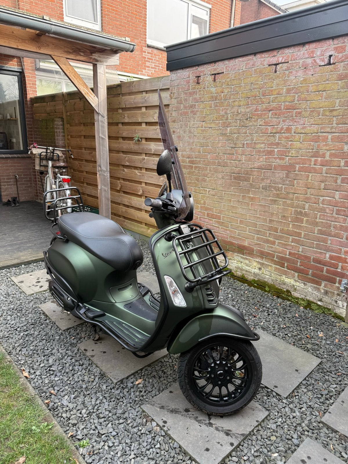 Vespa Primavera 25km/u Mat Groen met Windscherm en Rekken, Ophalen, Gebruikt, Maximaal 45 km/u, Overige modellen