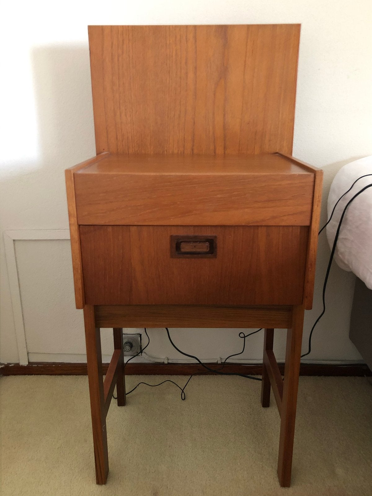 Foto 2 van Vintage jaren '70 kaptafel met bijpassend nachtkastje