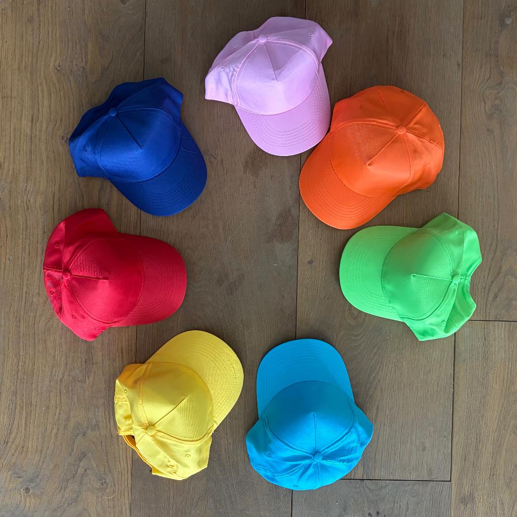 90 petjes in 1 kleur | regenboogkleuren | Pride?, Onbekend, Verzenden, Nieuw, One size fits all