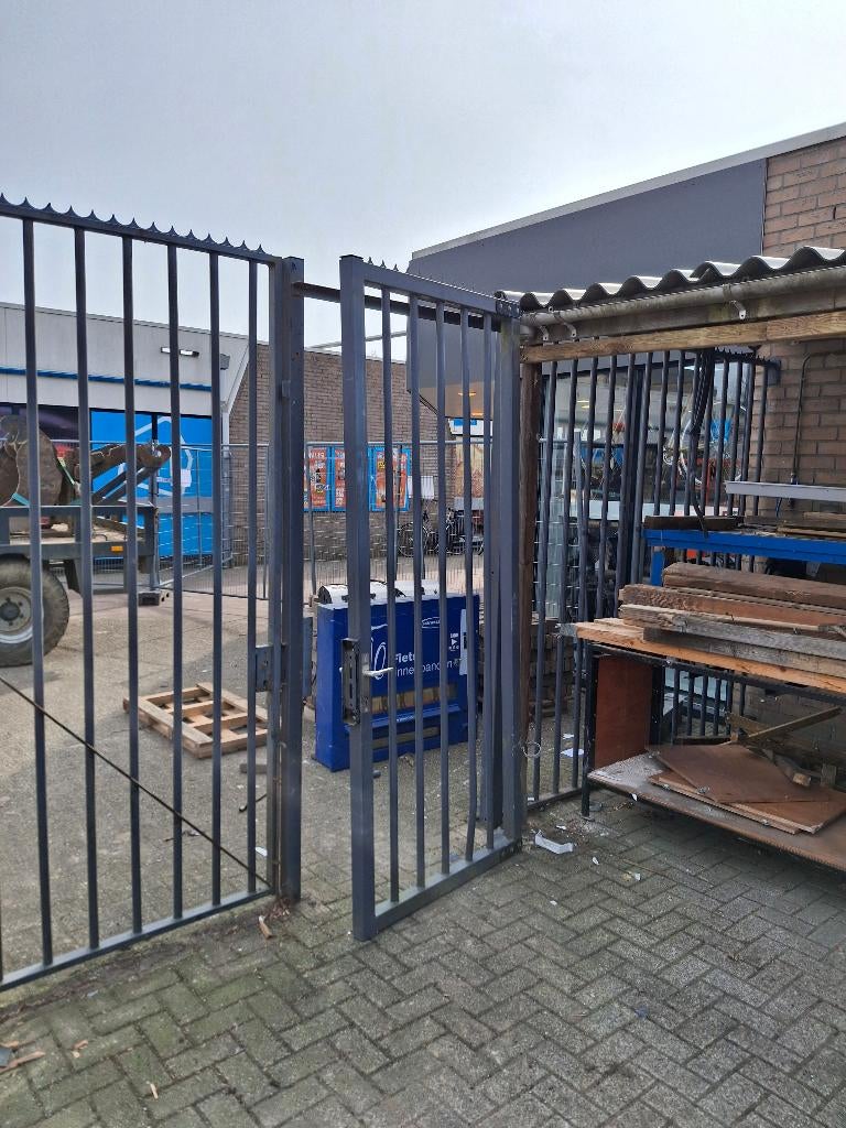 Hekwerk +deuren poort, Ophalen, Met poort, Gebruikt, Spijlenhekwerk