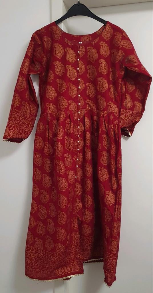 Rode jurk met gouden paisley print maat XS, Ophalen of Verzenden, Onbekend, Knielengte, Maat 34 (XS) of kleiner