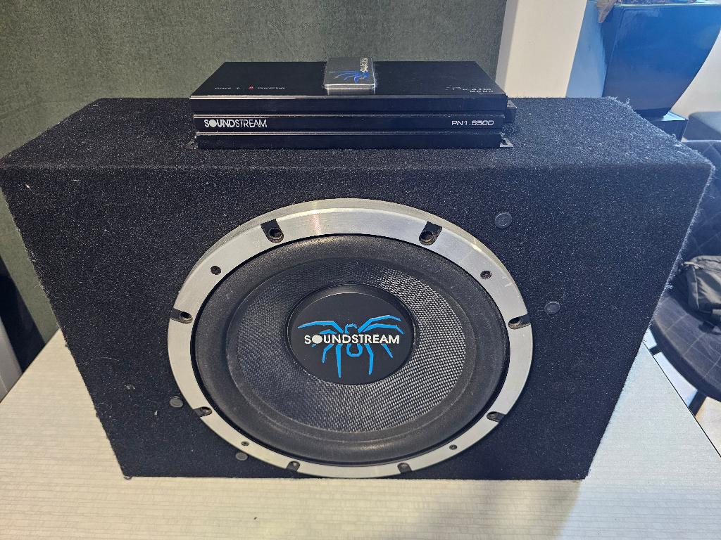 Soundstream subwoofer in kist met versterker 600w rms, Auto diversen, Autospeakers, Ophalen, Gebruikt