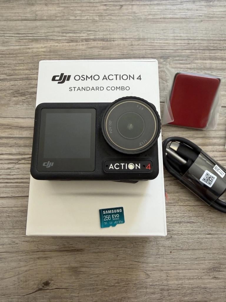 DJI Osmo Action 4 Standard Combo met accessoires, Ophalen of Verzenden, Zo goed als nieuw, Overige merken
