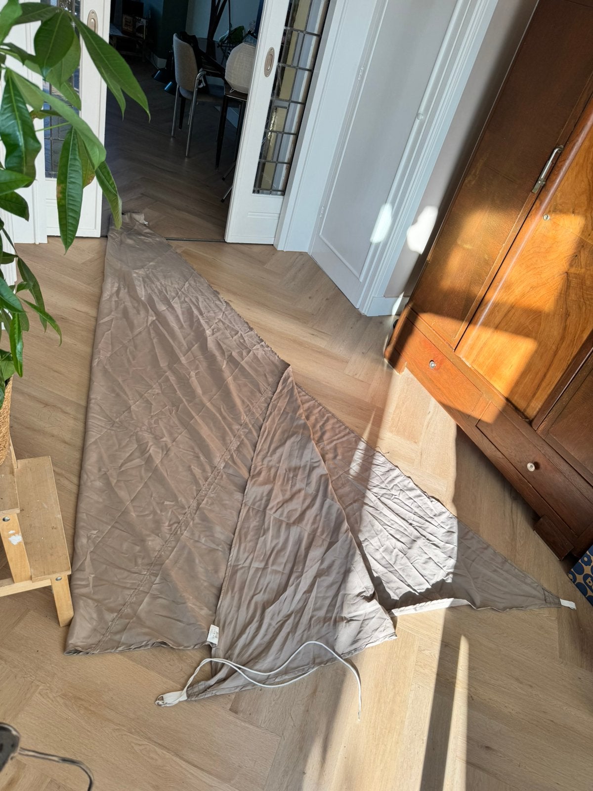 Schaduwdoek driehoek 3,6x3,6x3,6 - 1 beige en 1 zwarte, Tuin en Terras, Schaduwdoeken, Ophalen, Zo goed als nieuw