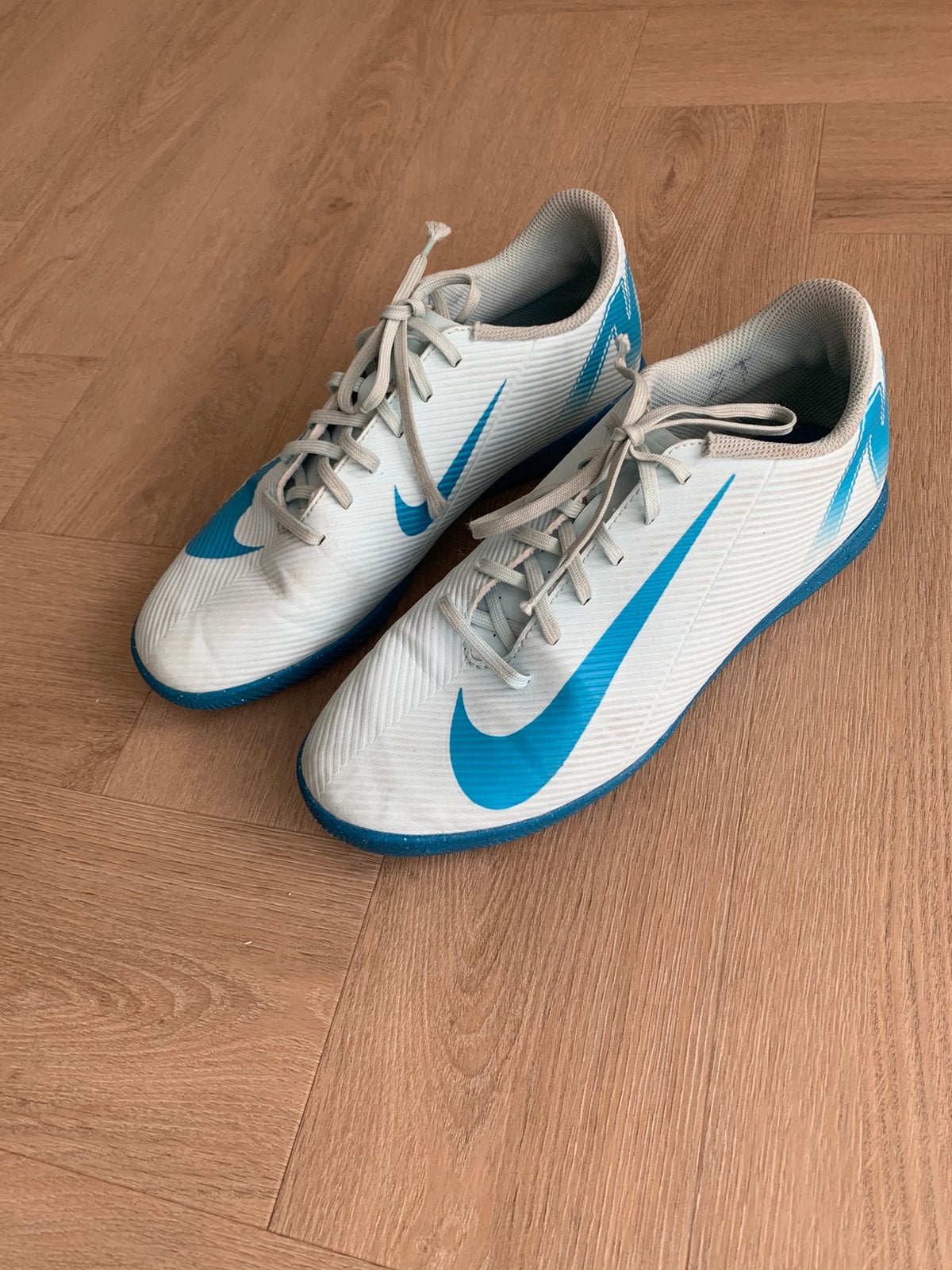 Nike zaalvoetbalschoenen, Gebruikt, Maat XS of kleiner, Schoenen, Ophalen of Verzenden