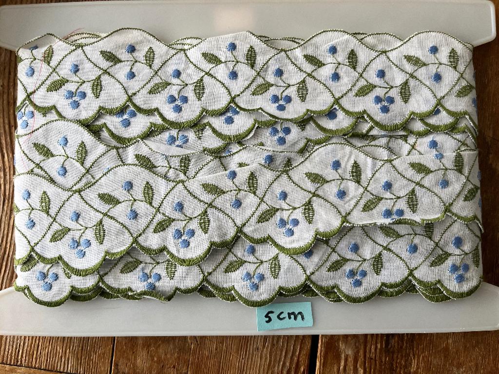 Mooi nieuw kant met bloemetjes (5 cm br), Hobby en Vrije tijd, Naaien en Fournituren, Ophalen of Verzenden, Nieuw, Kant