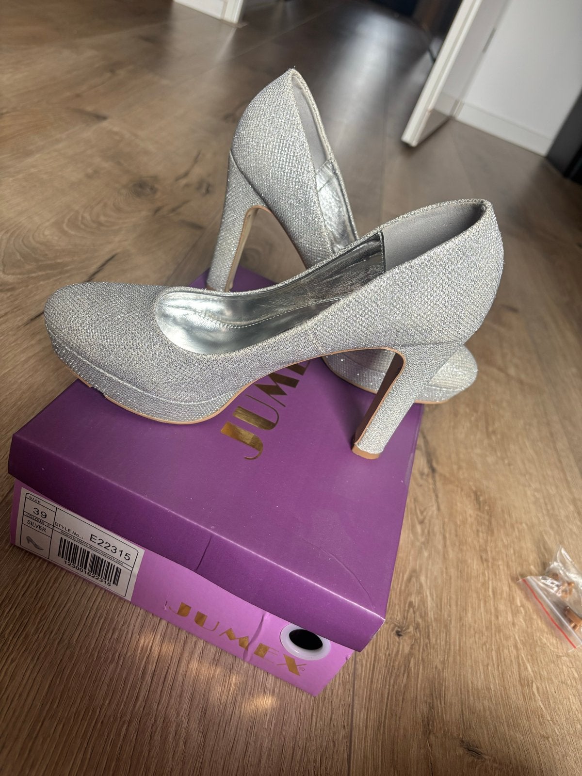 Zilveren glitter pumps maat 39 - Jumex, Ophalen of Verzenden, Gedragen, Overige kleuren, Pumps