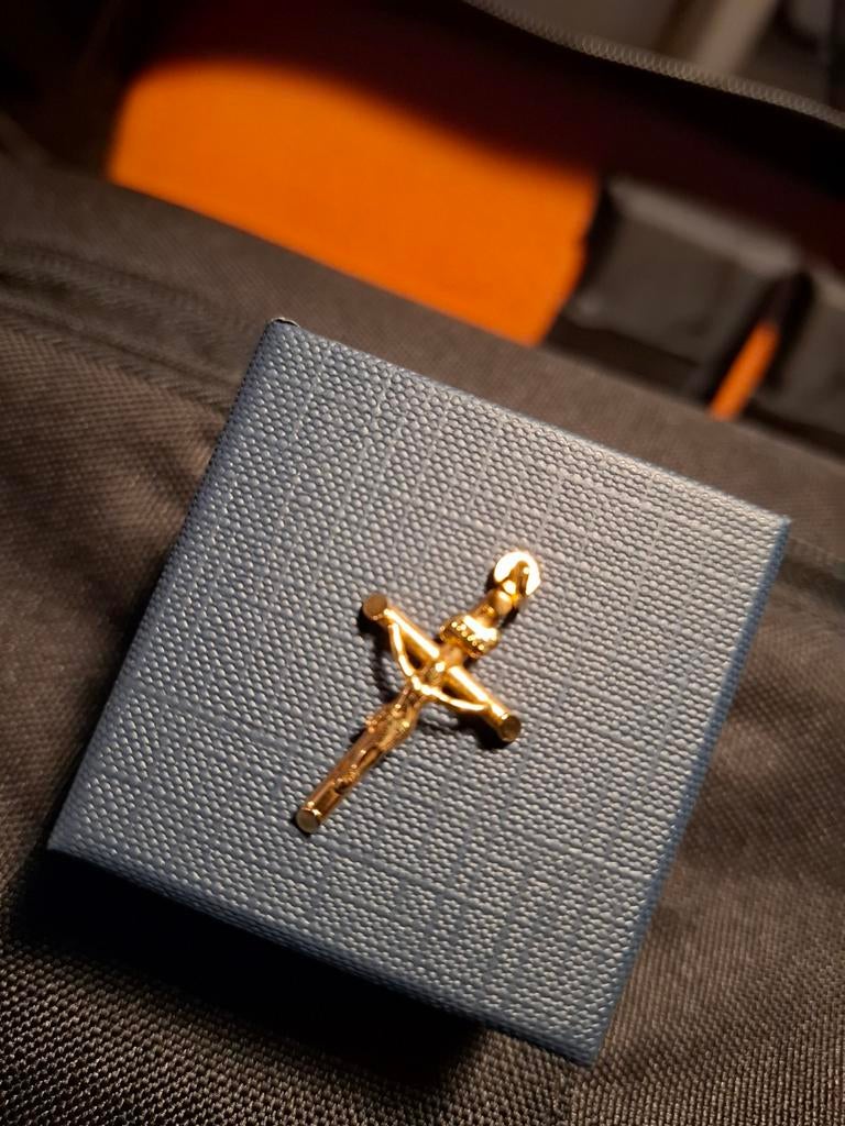 T.k. Gouden Kruis, echt goud 2 x 1,5 cm, Ophalen of Verzenden, Zo goed als nieuw, Goud, Goud